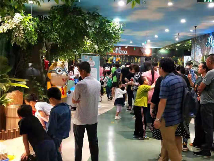 仅需49.9元享原价248元的【丰台区】快活岛迷你动物园（亲子1+1）夜场门票一张。含门票（遛狗、喂鸟、摸龙猫、摸貂、喂鸽子）等