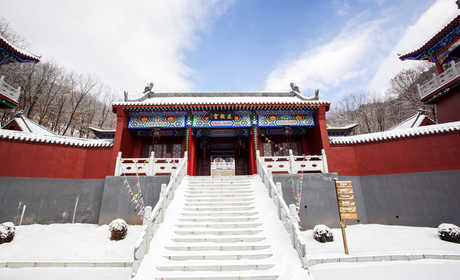 仅50元就享受60元的【本溪】铁刹山风景区门票一张，丰富的人文景观、浓厚的道教文化色彩以及森林、峰岩、气象、季象等自然景观，使铁刹山成为一处难得的景观资源区。