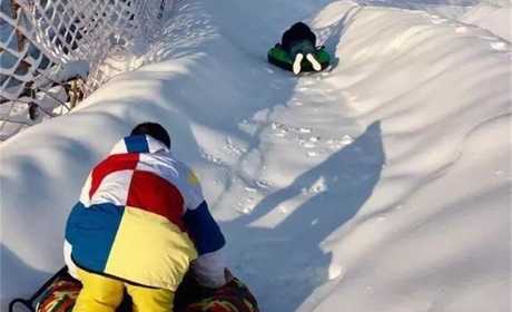 仅45元！享价值138元【洛阳市】白云山下冰雪乐园周末3小时门票一张；含雪板、雪鞋、雪杖；冰雪世界，一嗨到底，白云山下冰雪乐园！