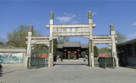 仅25元，享原价30元的【承德】魁星楼景区成人票。承德魁星楼是目前中国最大的供奉魁星的道观，也是该地区唯一的道教活动场所，这里定期举办大型道场和庙会，前来朝拜的人很多。