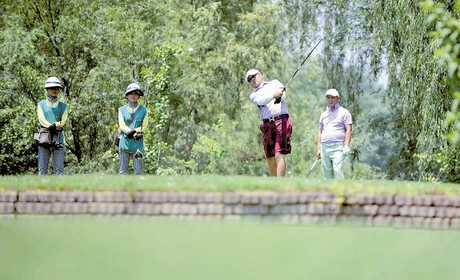 仅328元，享原价838元的【太原】山西辰憬国际高尔夫俱乐部含教练教学200颗球+套票，提供专业教练为您亲身指导，轻松享受挥杆、推杆乐趣和多姿多彩的休闲活动，还可尽情在怡人风景中与您的家人挚友漫步人生
