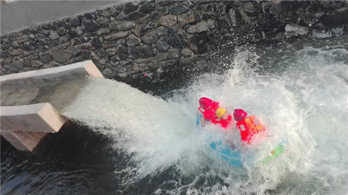 仅30元就享受原价98元的【宣城市】龙须山漂流儿童同成人门票（特惠门票）一张。景区交通便利，毗邻胡宗宪尚书府（4Ａ级），绩溪龙川薰衣草庄园，距龙川景区（5A级）500米。