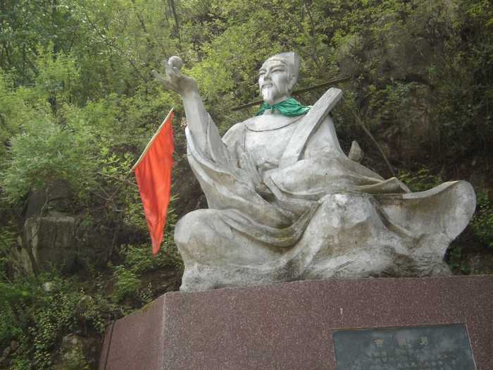 仅20元就享受30元的【满城区】曹仙洞风景区门票一张，曹仙洞形成年代久远。为我国北方 罕见之溶洞。洞内的石质既有普通的石灰岩，又有墨玉、汉白玉、大理石等，色彩斑斓，美不胜收。