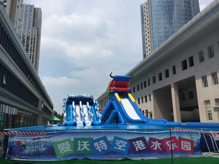 仅需31.6元，享原价40元的【许昌市】爱沃特水上乐园亲子票；含：爱沃特水上乐园亲子票（一大一小）+免费提供拖鞋、淋浴更衣柜；项目：龙头滑梯、国标泳池、鲸鱼滑梯、儿童戏水池等；