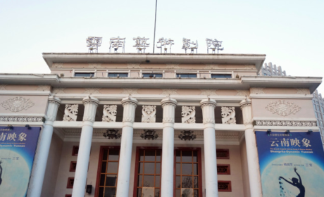 仅340元！即可购买最高价值400元《云南映象》甲票；【昆明市】大型原生态歌舞集《云南映象》是一台既有传统之美，又有现代之力的舞台新作。著名舞蹈家杨丽萍首次出任大型歌舞集总编导及艺术总监。