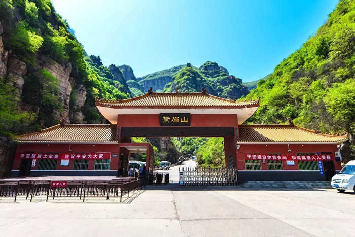 仅150元，享原价118元的【洛阳新安】黛眉山景区成人门票+德国滑道套票，国家AAAA级景区，是文化名山，历史名山，生态名山，旅游度假圣地！