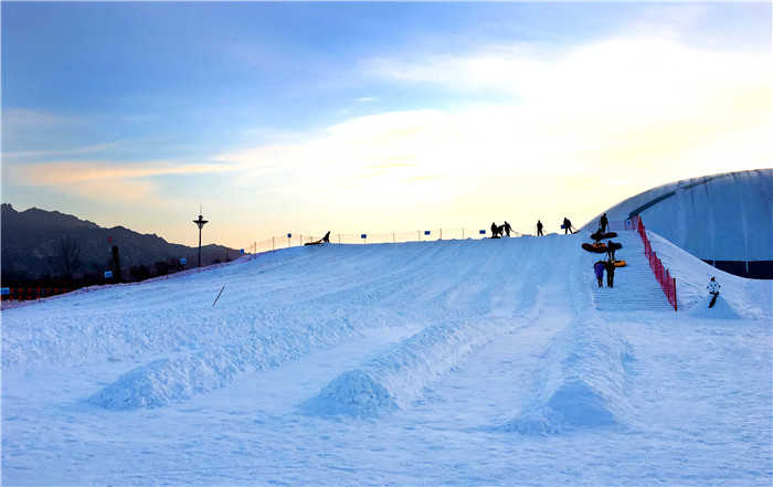仅78元，享原价108元的【涞源】白石山冰雪节儿童套票 （含冰雕馆+雪乐园），有室内冰雕展示区、VR科技体验区、冰雪互动娱乐区，室外滑雪赛道、雪地娱乐项目及功能配套区。