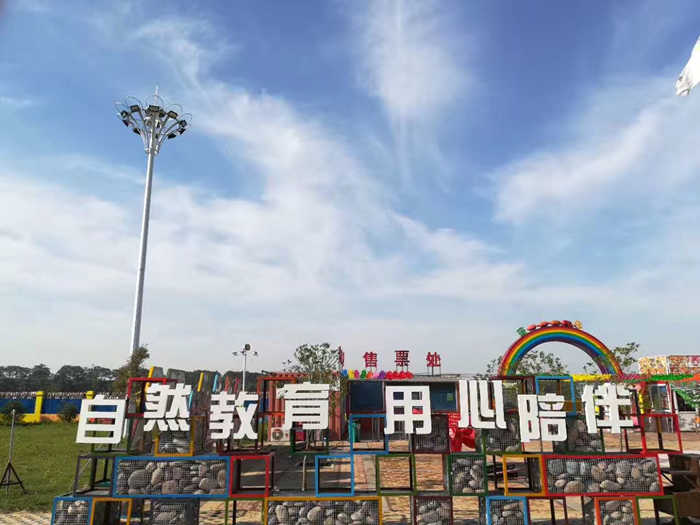 仅需80元，享原价110元的【郑州市】第二届童乡童话亲子嘉年华门票，含：亲子嘉年门票（一大一小）；项目：迷宫，印象广场，玫瑰花海，彩虹乐园，疯狂轮胎，丛林拓展，童乡福海，乡村小动物世界。  