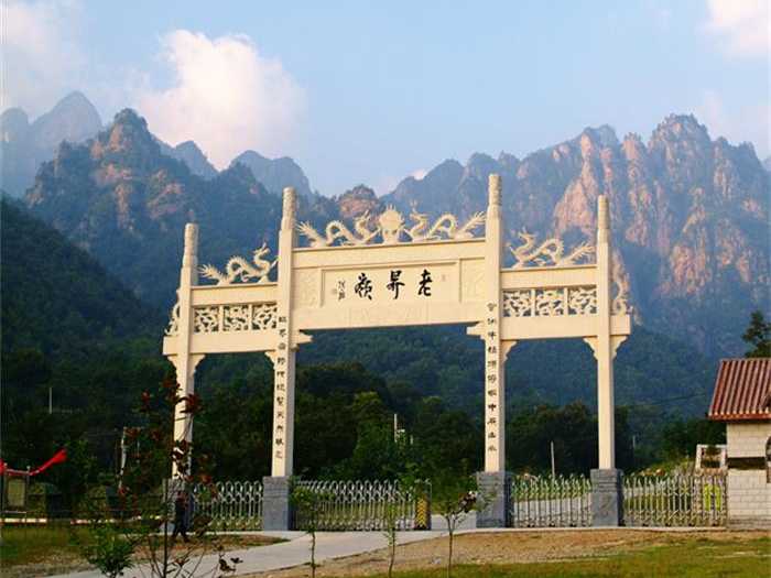 仅需130元，既享原价198元的【南阳市】景区门票+索道一票通，含：加另外景点—老界岭避暑山庄，避暑山庄有着中国最佳休闲度假胜地之称；