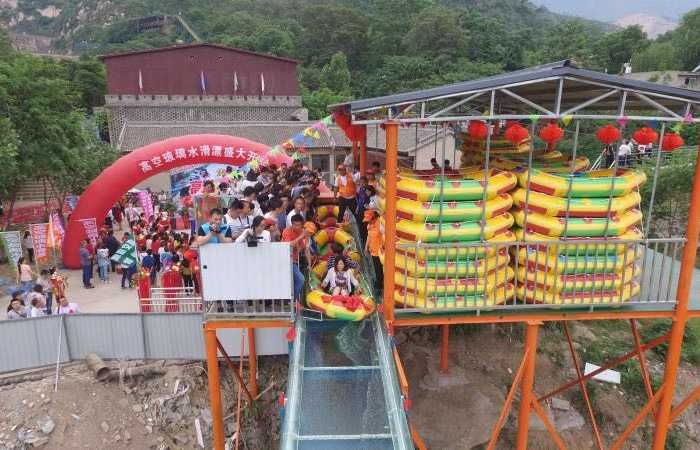 仅42元就享受50元的【永济市】水浴囗神潭大峡谷高空玻璃水滑门票一张，神潭大峡谷高空玻璃漂流。温度25度，长度1588米，满分一百分，清澈度1000----高空玻璃漂流欢迎您！