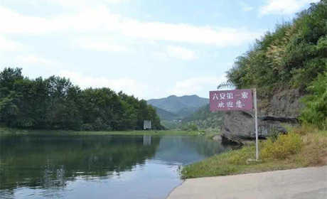仅90元就享受100元的【六安市】虎头潭景区水上自行车单人门票一张。虎头潭景区位于六安市响洪甸水库脚下的独山镇毛岔河,距省会合肥仅一百余公里,这里交通便捷,山青水秀,风光宜人。