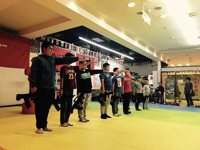 仅158元就享受522元的【朝阳区】【微信专享】兵魂.中国儿童军事课程套餐，含：儿童军事课、儿童真人cs、儿童蹦床、儿童拓展游戏。
