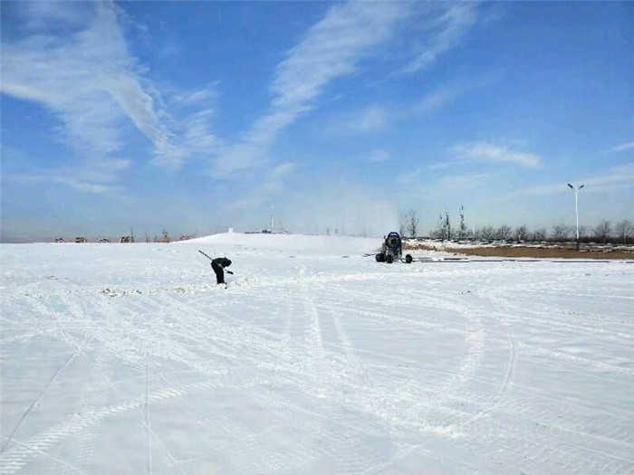 仅69.9元就享受200元的【永定河】自行车公园滑雪场周末票（含雪具）含：门票、雪板、雪鞋、雪杖、儿童乐园（小火车、小飞机、旋转木马、海盗船、碰碰车各一次）。