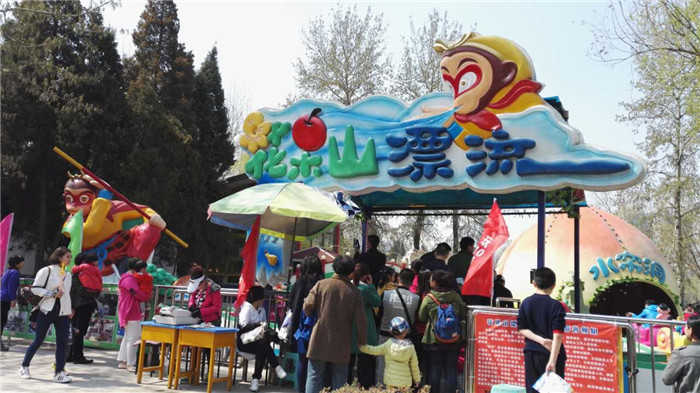 仅60元，享原价150元的【秦皇岛市】人民公园花果山漂流套票一张；包含：欢乐战城30元，花果山漂流30元，儿童乐园30元，水上步行球30元，迷你穿梭15元，逍遥水母15元。