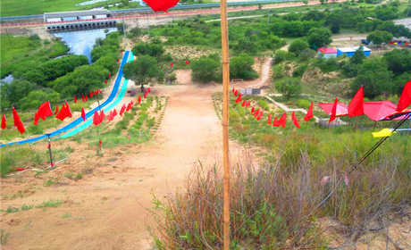 仅130元就享受原价160元的【承德市】黄土山游乐园套餐门票一张。黄土山游乐园游乐项目漂流、滑沙、滑草、野外真 人CS、多人秋千、愤怒的小鸟、射箭、民族服装照相等。