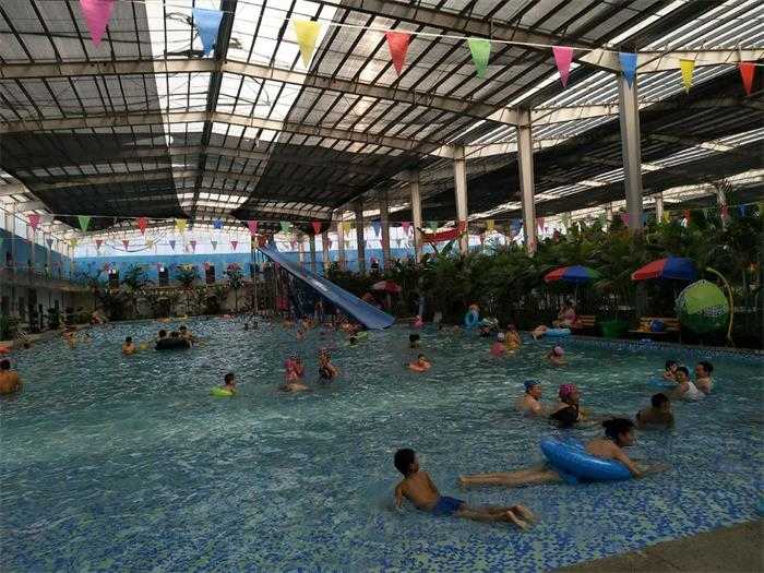 仅需49元，享价值59元【商水县】双河生态温泉门票+搓背+养生美容浴套票一张，含：搓背一次，养生美容浴，温泉游泳，温泉理疗池，高速滑道，高温温泉浴，漂浮浴，水锤浴，维淇浴等，免费提供储物柜，毛巾等