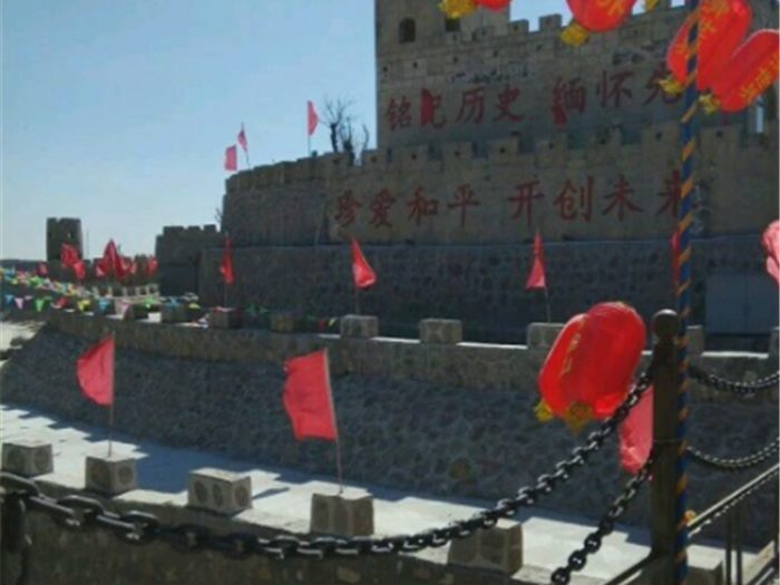 仅52元，享原价60元的【太原】台骀山滑世界玻璃吊桥门票。在滑世界里，让我们尽情享受"滑"乐趣，回到童年的记忆，感受从未有过的特殊体验，身心融于自然，在蓝天白云下放松自己，将小山沟的自然风光尽收眼底