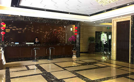 仅568元可享原价668元的【崇州】味江味花园酒店行政山景标间平日（周天至周四）住宿一晚，包含：双人早餐；远离城市喧嚣，和着鸟语蝉鸣，静听荷塘流水，一切从这里开始....