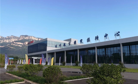 仅980元即可抢购门市价1080元的【林州市】滑翔伞飞行体验节假日票一张，林州航空-滑翔俱乐部能提供培训、体验，飞行表演、器材供应、售后服务等综合服务。林州航空-滑翔俱乐部一直致力于更多人实现飞翔！