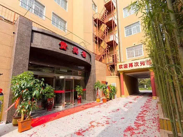 仅需119元，即可享受市场价327元的【郑州市】嘉悦温泉酒店标准三人间+洗浴。酒店免费提供浴服、老冰棍、小布丁、拖鞋。