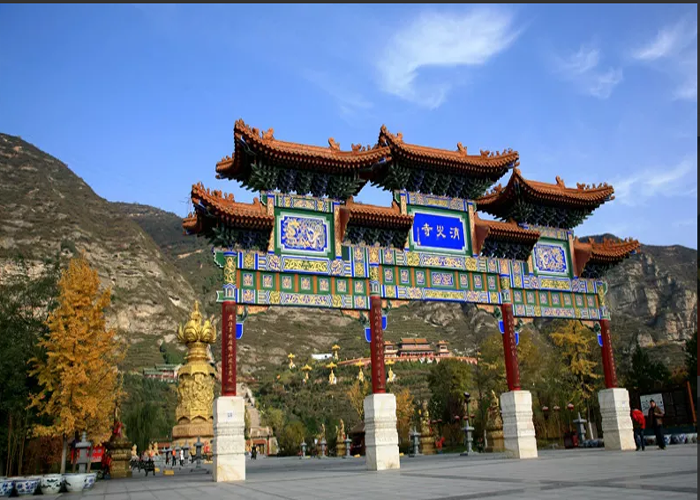 仅45元，享原价50元的【宝鸡】消灾寺景成人门票，更有三秦为数不多的孔子文庙与之遥相呼应，在整个景区形成了“儒释道三教同聚一山”的独特人文景象。