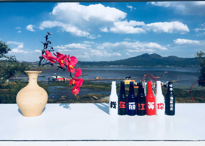 仅160元！即可购买最高价值198元海蓝云天马场骑马+划船C线套票；【丽江市】马场内设有游客休息区、餐厅、骑马区、售票室、办公区、医疗室、停车场等场所，都是按照景区标准而建设，可同时容纳游客将近千人